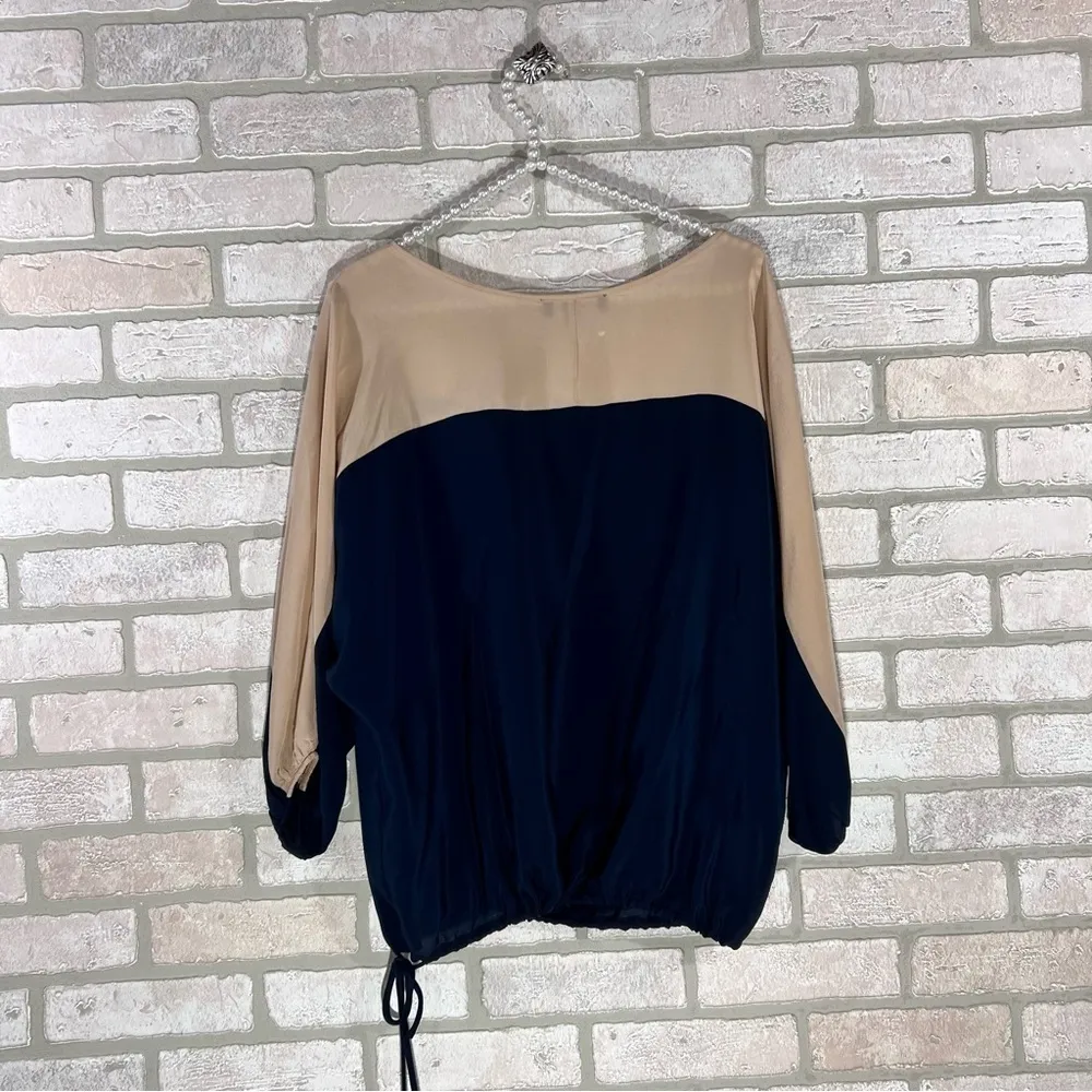 Karina Grimaldi Silk Colorblock Cream and Navy Blouse Size XS - Image 5