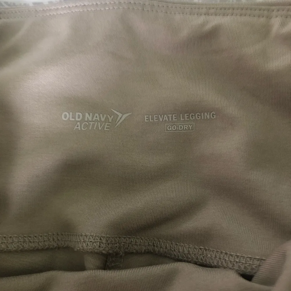 Old Navy Elevate Legging Size M - Image 3