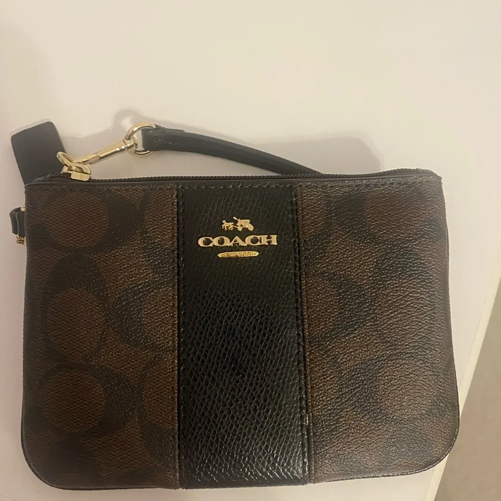 Coach Wristlet - Image 5
