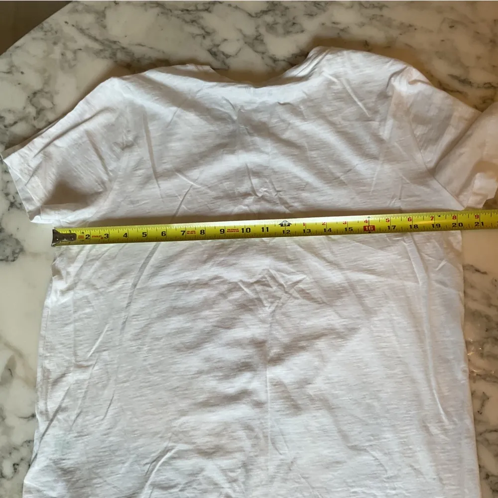 NWT J. Crew Short-sleeve dog with flowers graphic tee Sz L small seam separation - Image 10