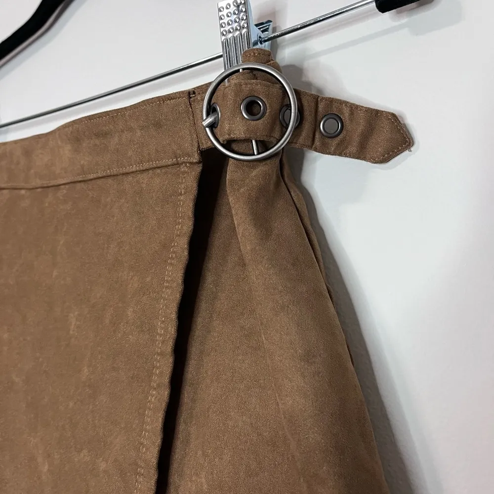 HOLLISTER Ultra Hi Rise Suede Wrap Mini Skirt Side Buckle Women’s Sz Small EUC - Image 2