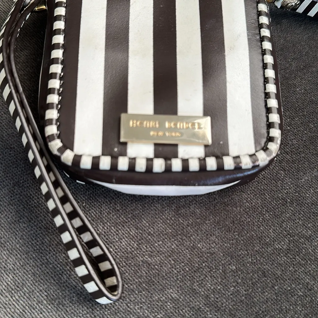 Henri Bendel striped wristlet/wallet - Image 3