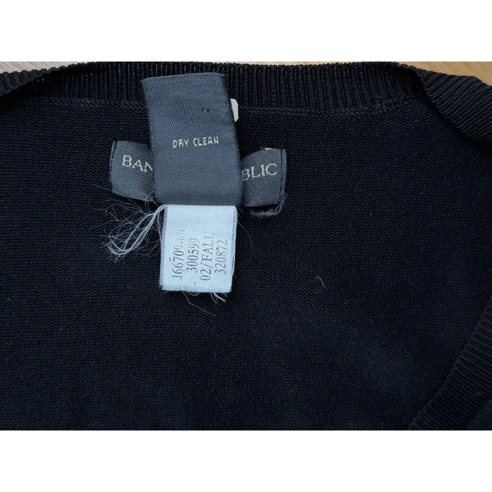 Banana Republic Stretch Women's Long Sleeve V-neck Silk Blend Sweater Black S - Image 15