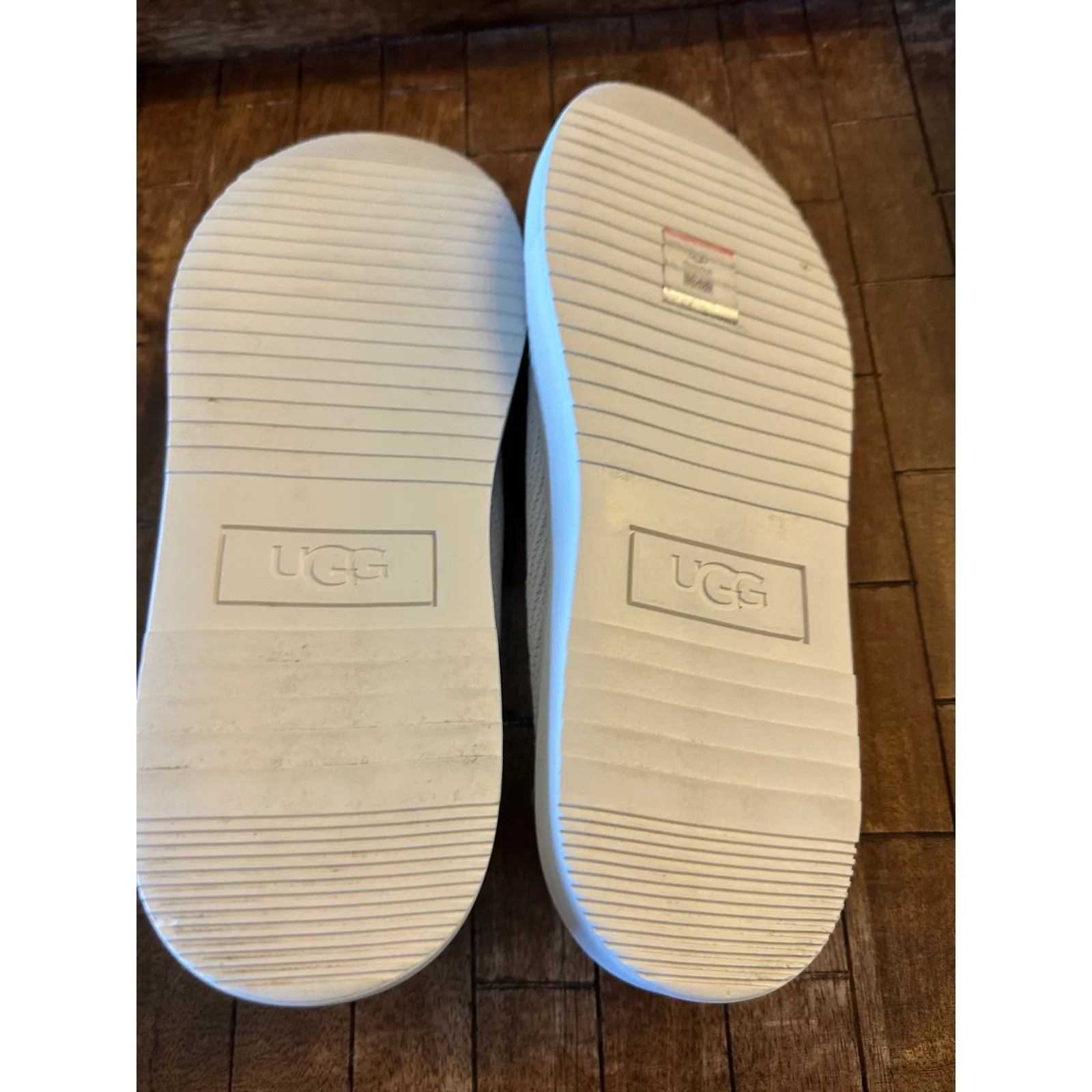 UGG Women's Alameda Sammy sneakers  size 10 knit slip on casual‎ euc - Image 7