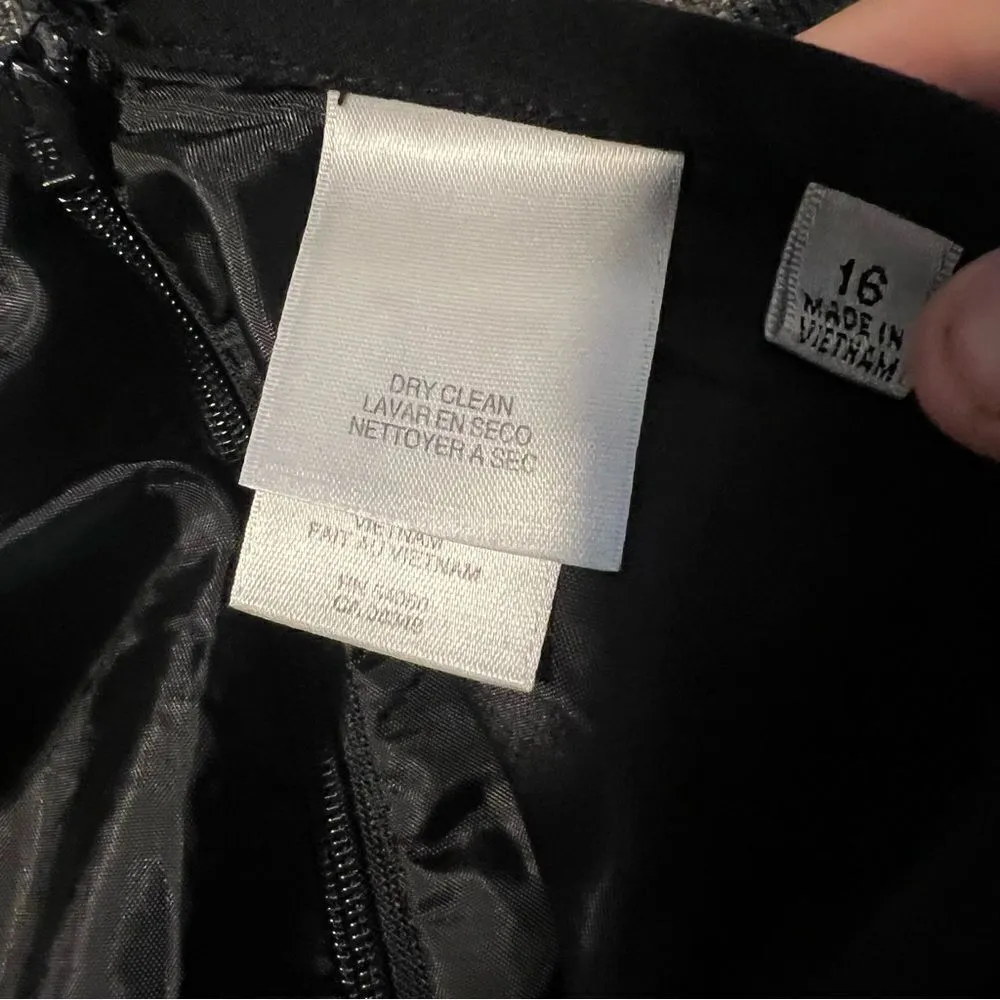 Jones studio midi skirt, fully‎ lined, Womens size 16 back zip - Image 3