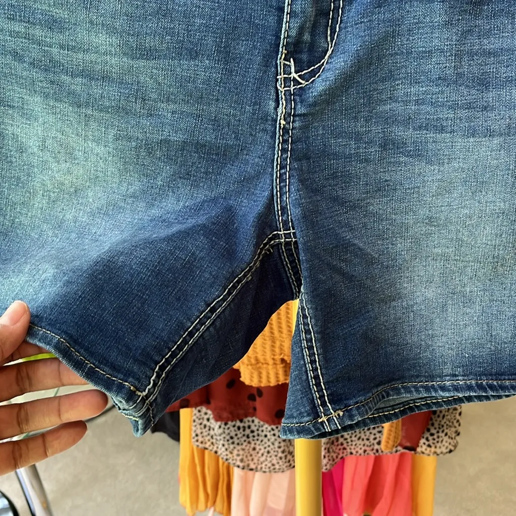 Seven7 denim shorts size 14 - Image 6