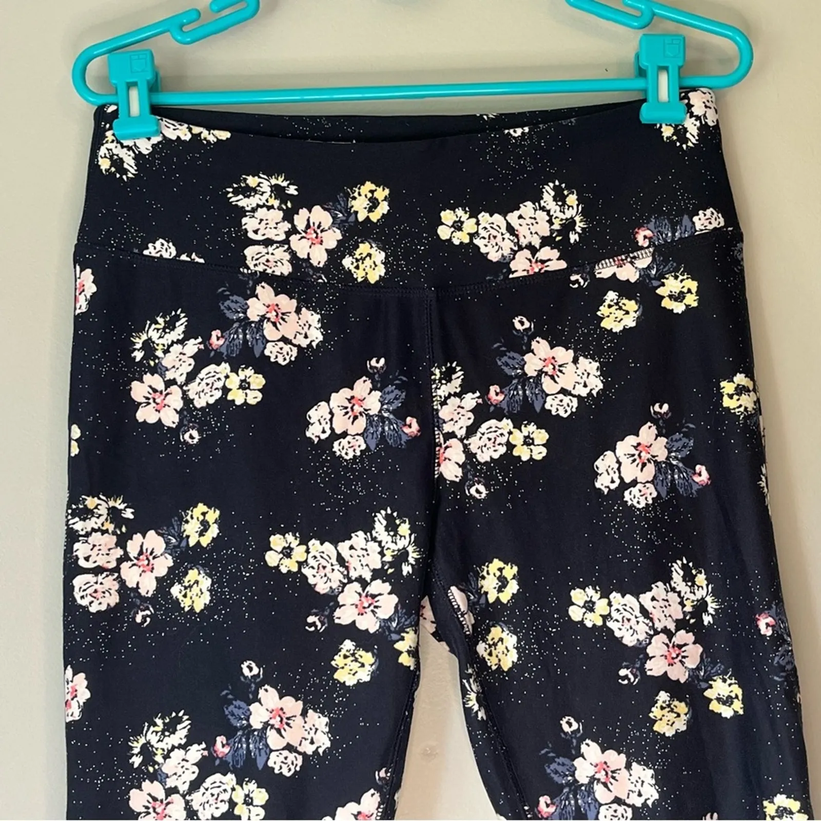 Maurices Blue Floral Patterened In Motion Cropped Leggings Size Large - Image 5