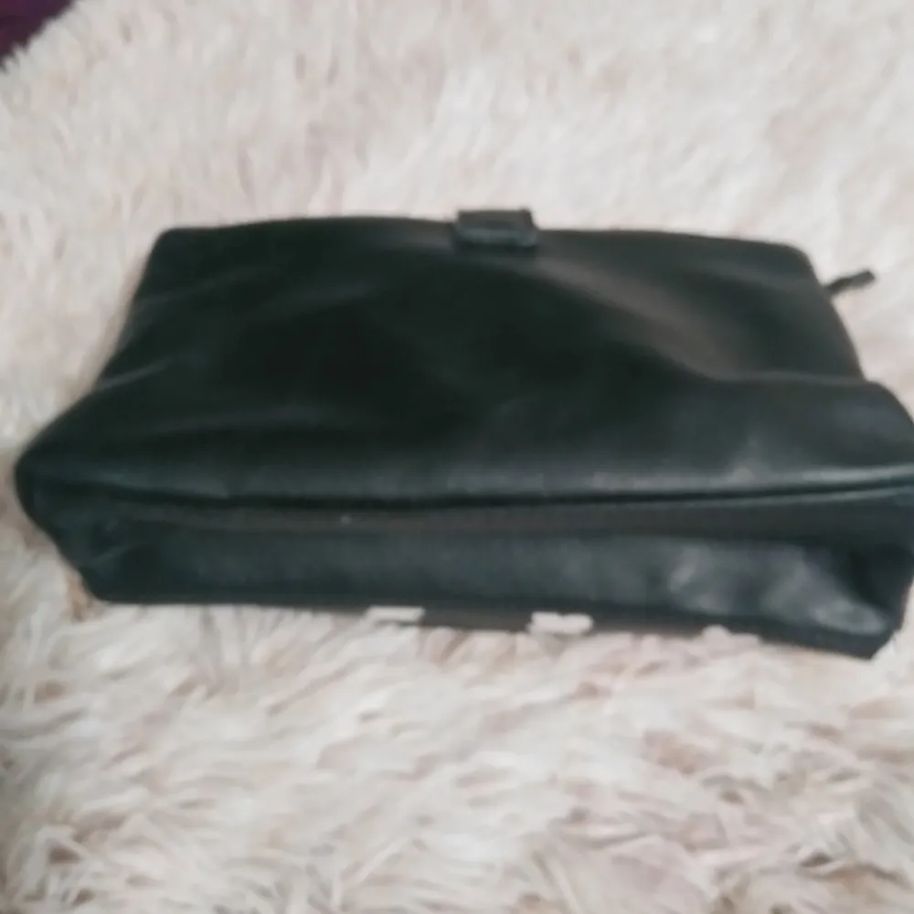 Kensie Daisy Makeup Wallet Clutch - Image 6