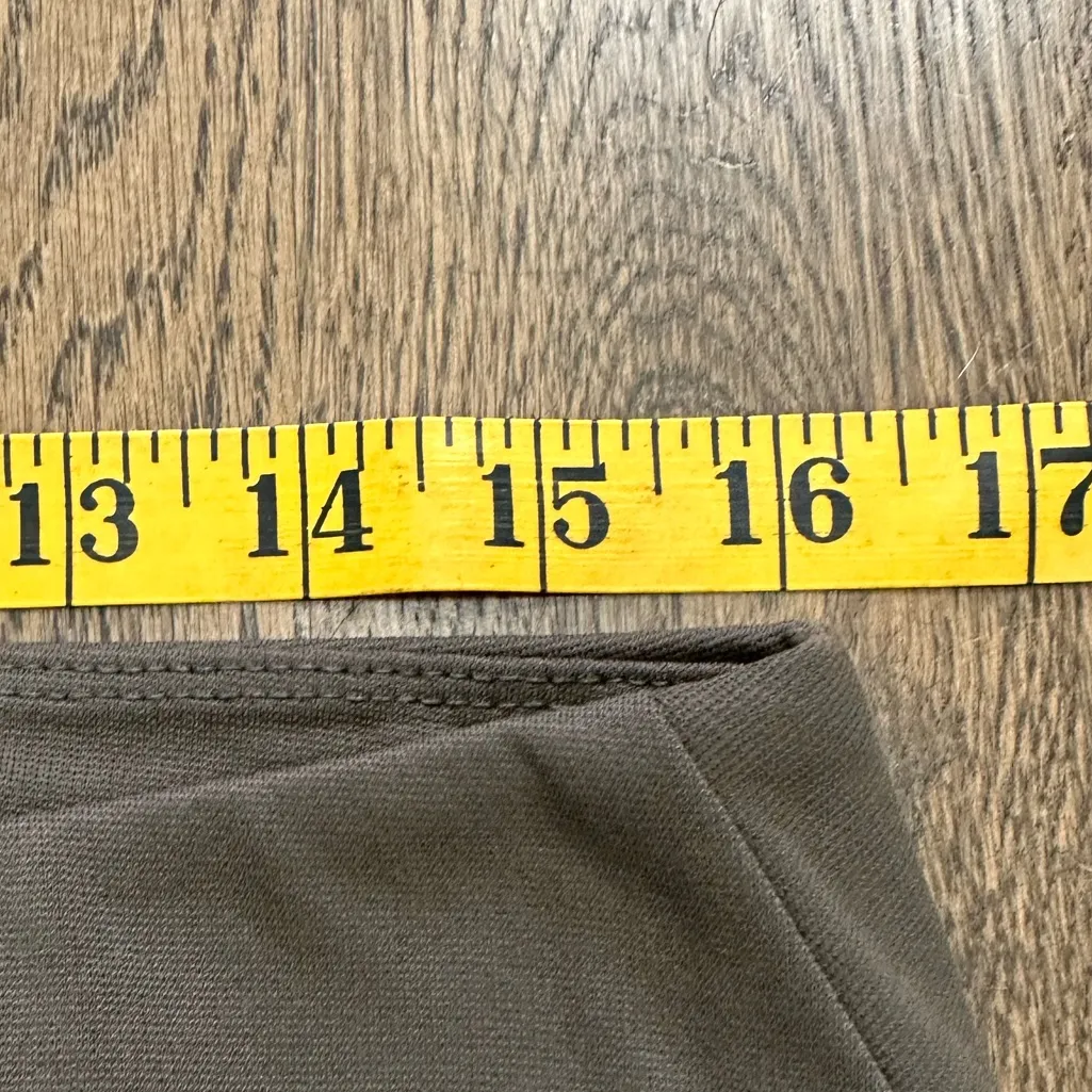 Carhartt Women's Cropped Brown Pants - Image 4