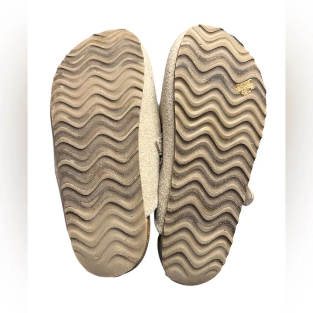 GAP Women’s Light Gray Slip-On Sherpa clogs 9 normcore - Image 4