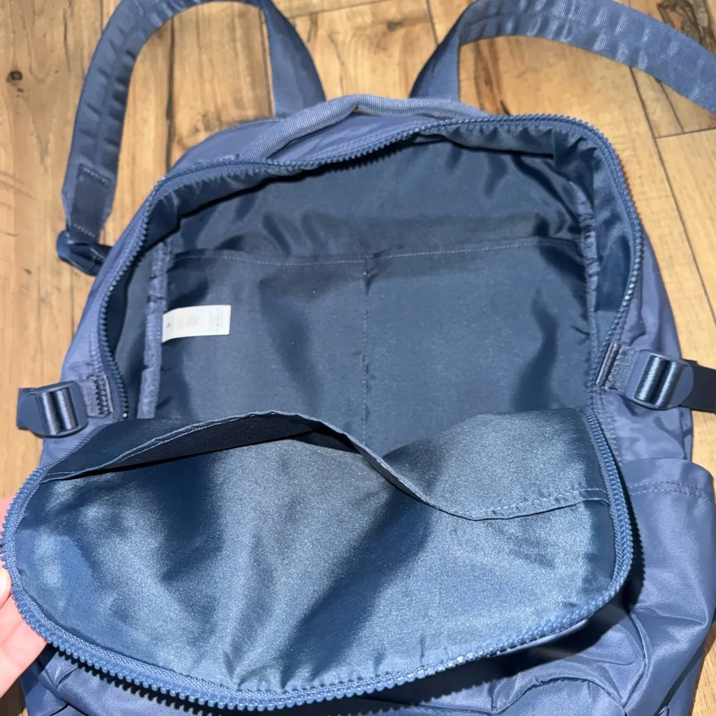 Lululemon  crew backpack - Image 5