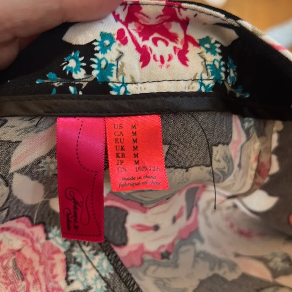 Forever 21 Exclusive floral shorts, button/zip, with pockets, Medium - Image 6