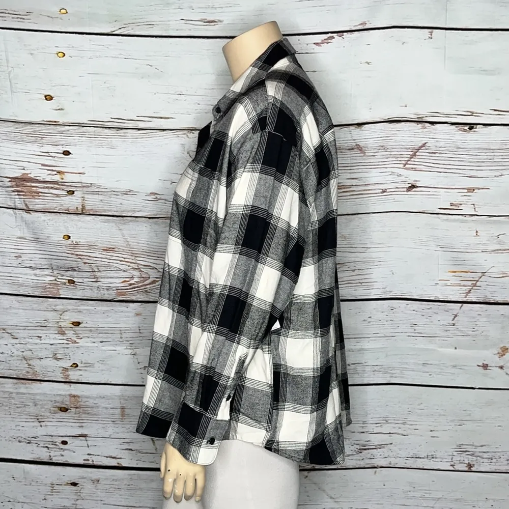 Old Navy NWT 2X Black & White Buffalo Plaid Flannel Boyfriend Button Down Shirt - Image 2