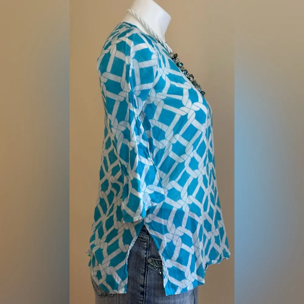 Lexi York Light Blue With White Chains Print Sheer Summer V Neck Top Sz S - Image 4