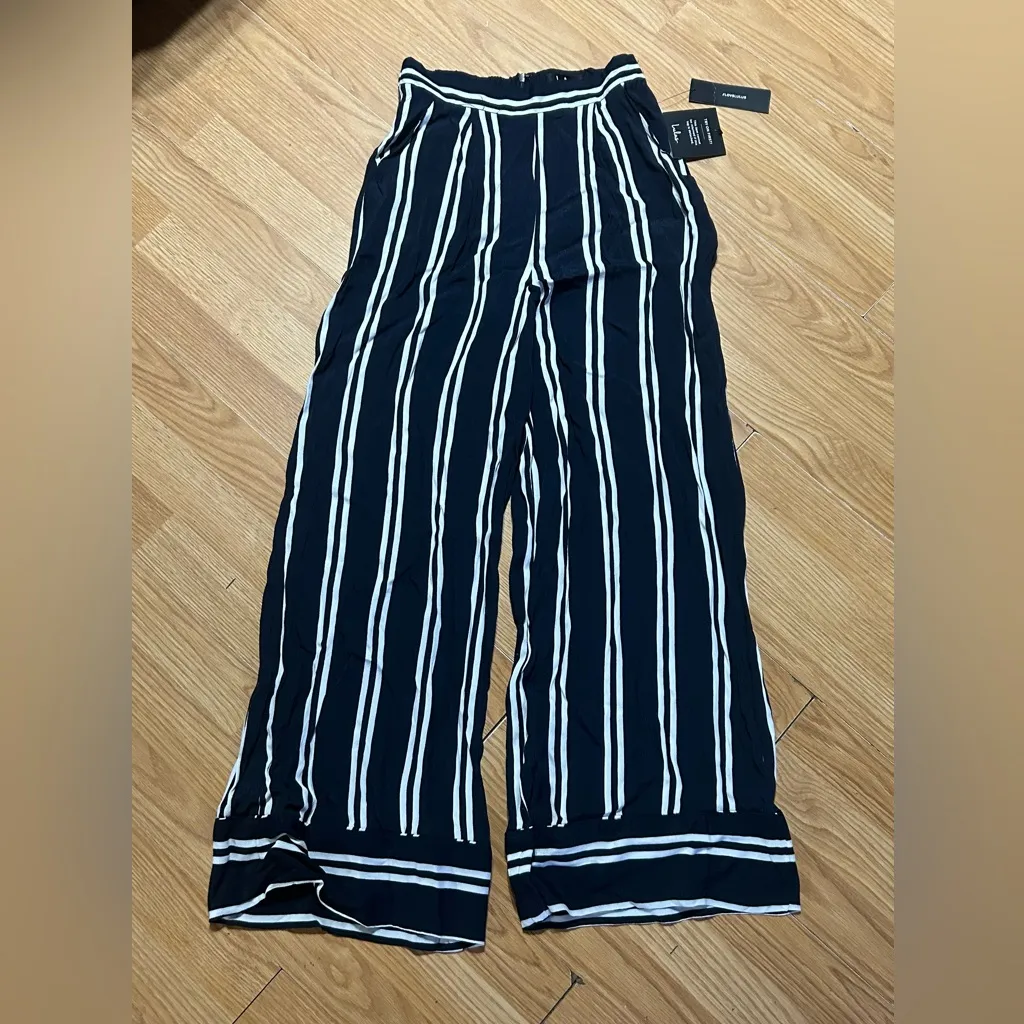 NWT Lulus ladies SMALL coastal Striped Navy and White Wide - Image 3