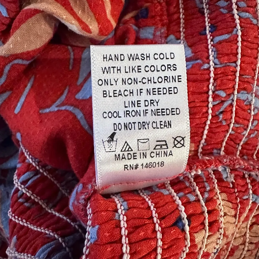 Lost + Wander 64. NWOT Still On Vacay SMOCK TOP MEDIUM / PTP:15" /LENGTH:9" - Image 3