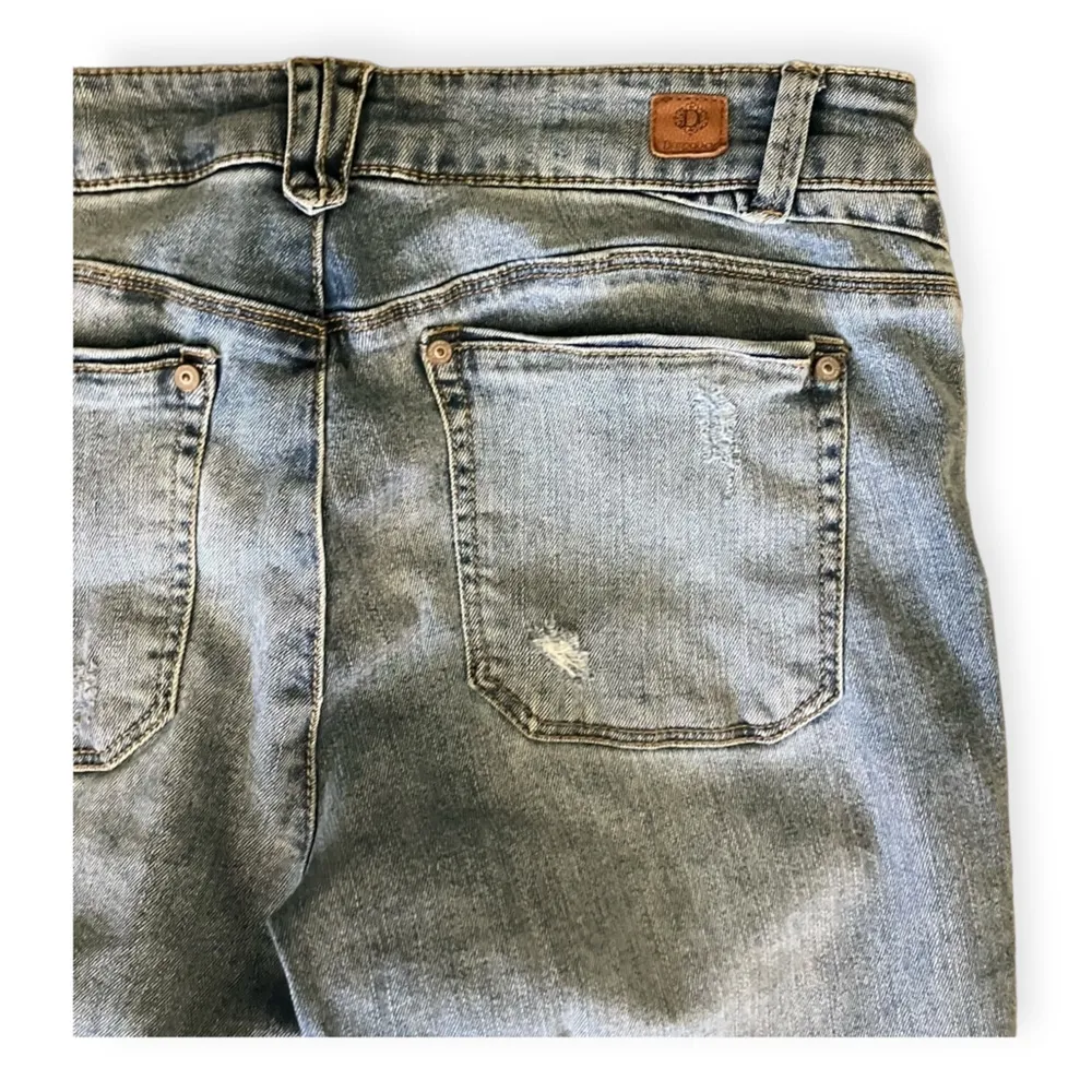 Womens feather embroidered distressed girlfriend jeans - Image 3