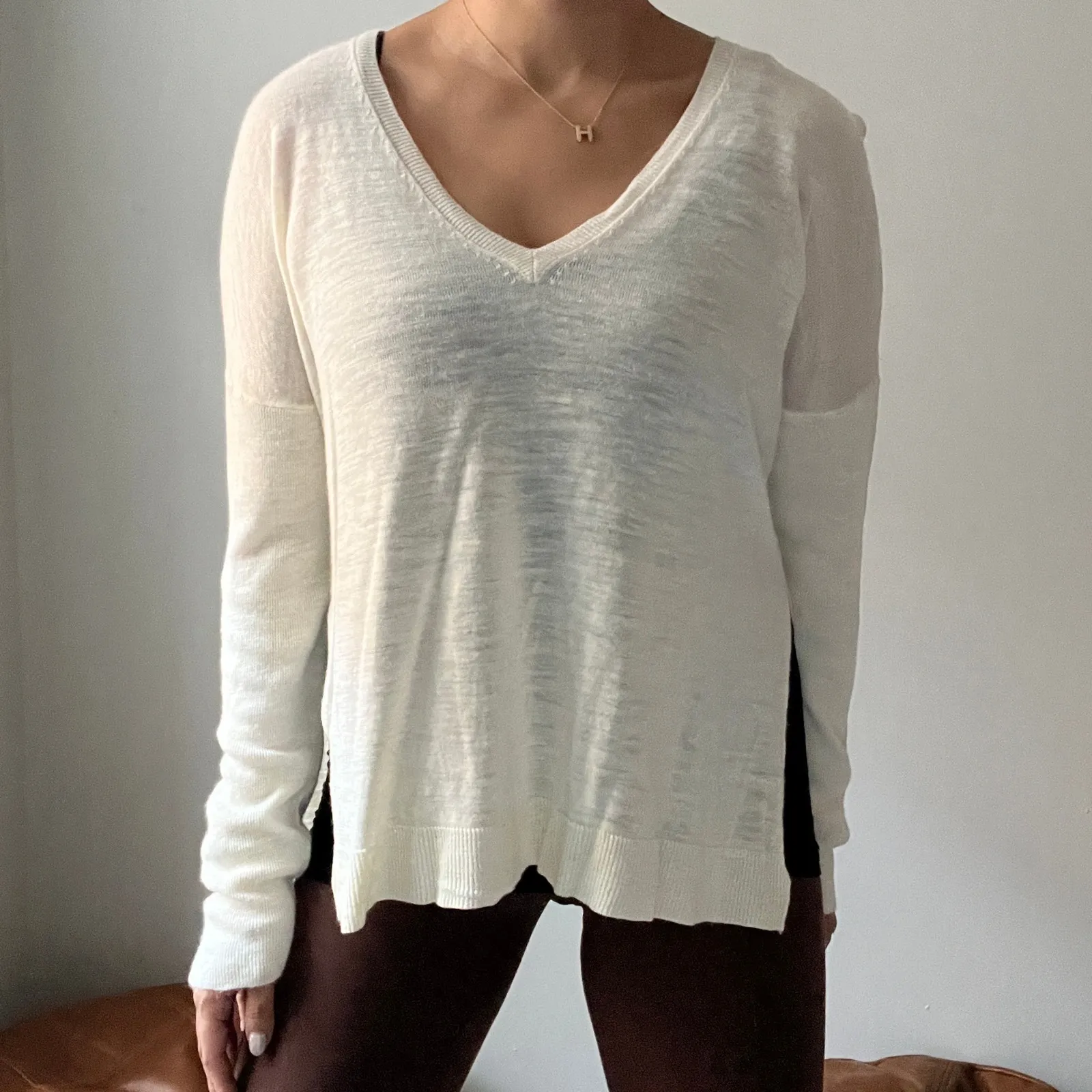 AYR V Neck Cream Light Sweater Size L - Image 9