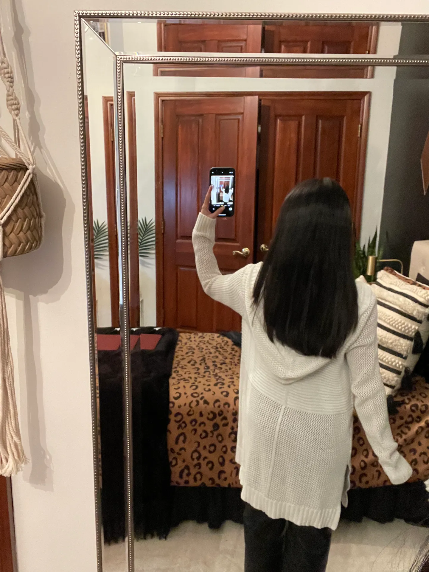 Boutique Long Cardigan White - Image 3