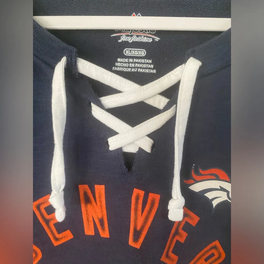 Denver Broncos NFL Women's Majestic  Long Sleeve Lace-Up Shirt Size XL EUC - Image 4