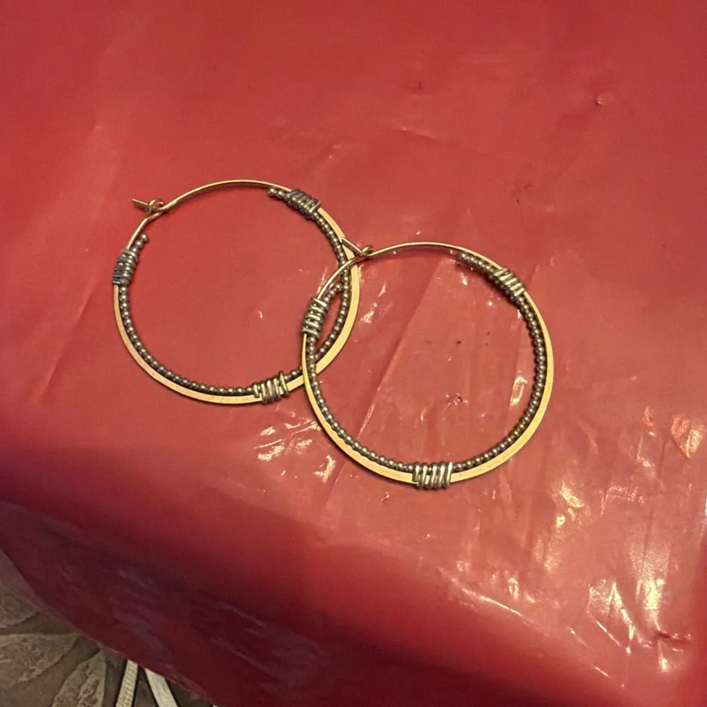 Intricate Silver Zigzag Hoop Earrings - Image 6