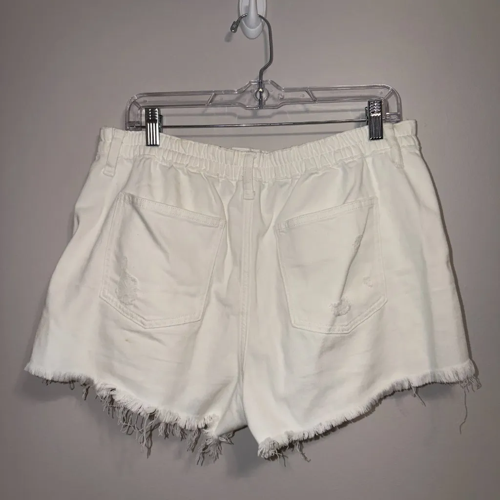 Brand new with tags Arula denim shorts featuring a high-rise fit and on-trend di - Image 5