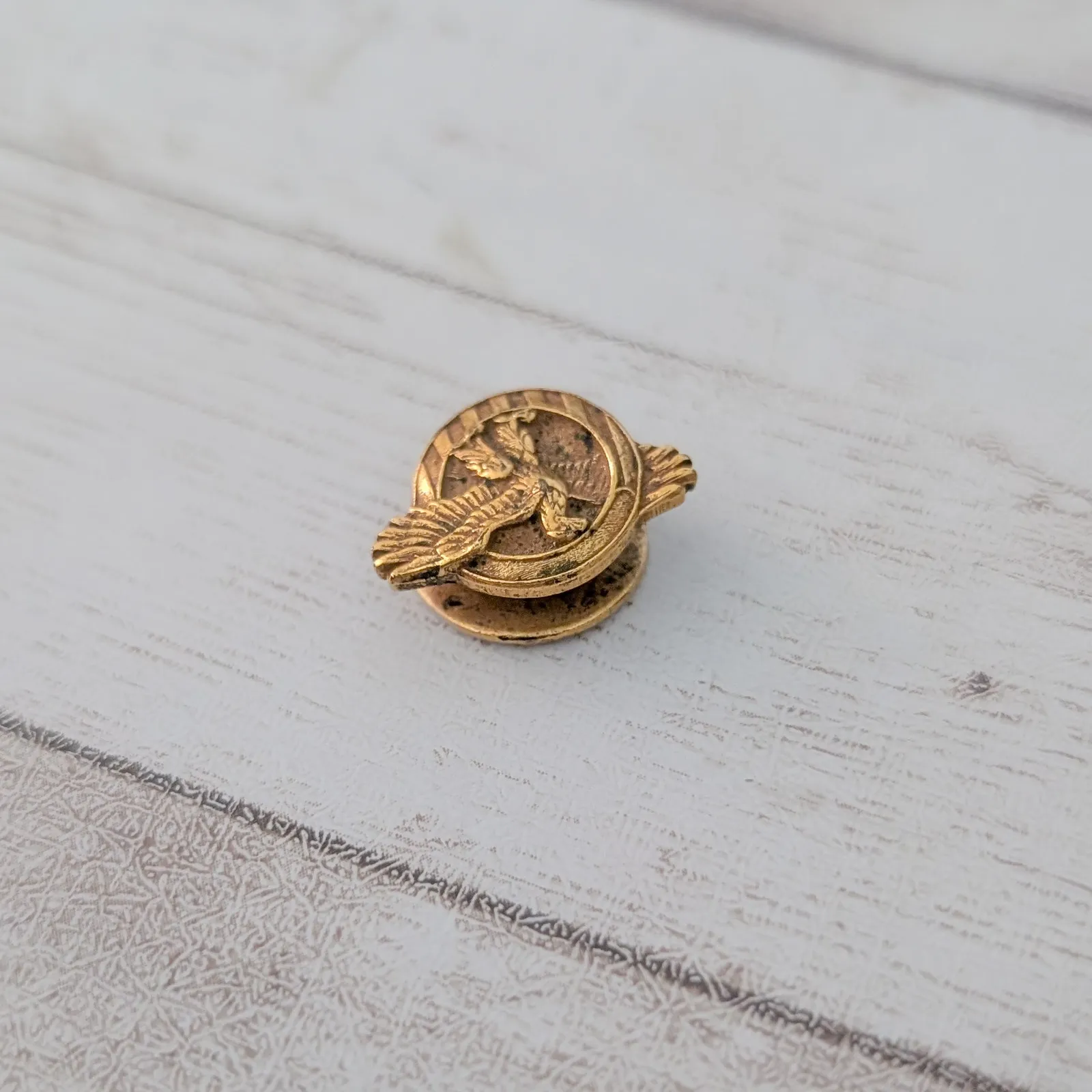 Vintage World War 2 WWII Button Hole Pin Honorable Discharge Gold - Image 3
