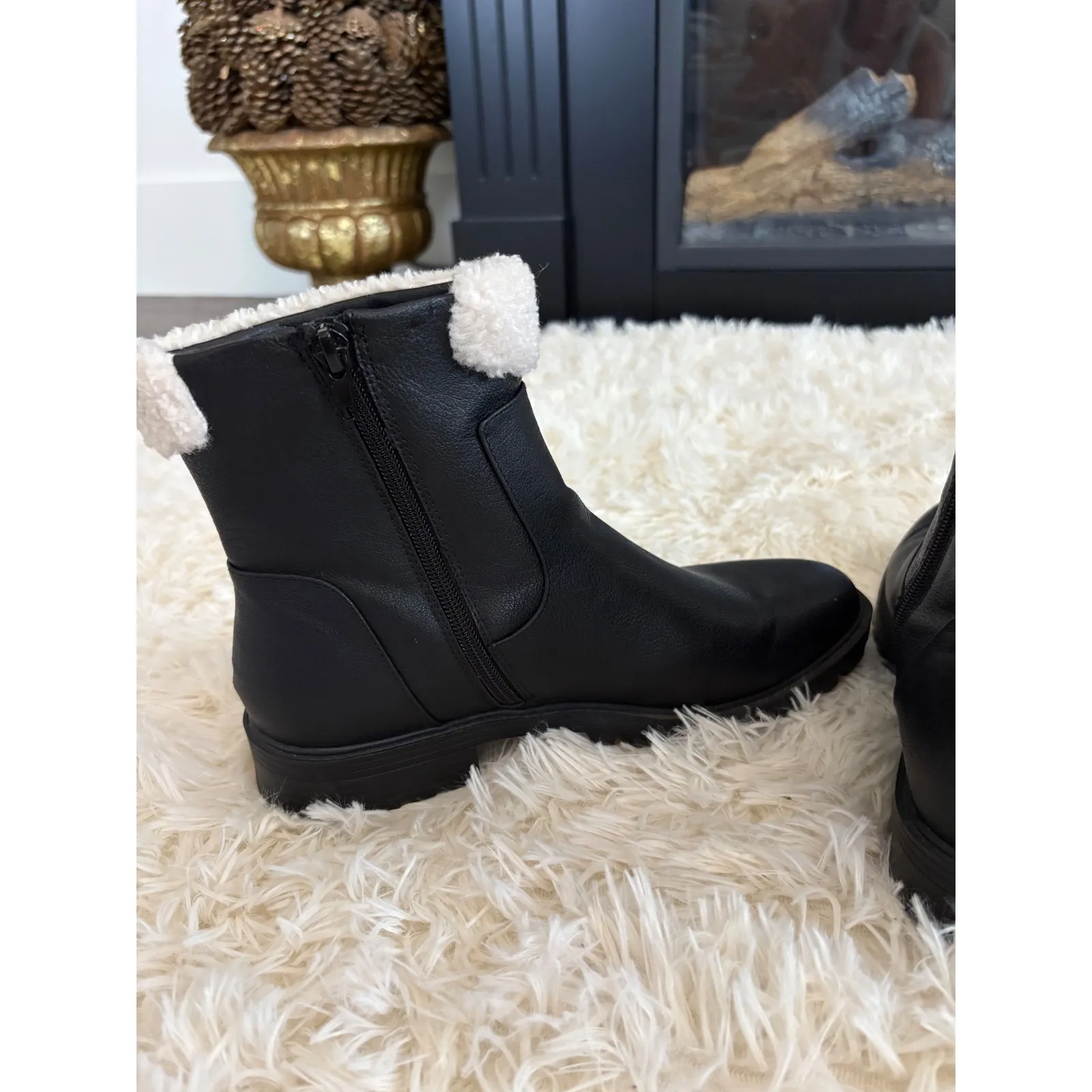 Black Faux Leather Ankle Boots with Sherpa Collar Lug Sole Winter Women 7.5‎ - Image 6