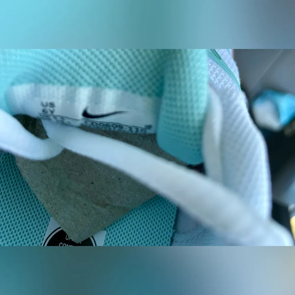 - Airmax Plus (GS) White/Siren Red - Red Stardust |6Y/7.5US/38.5EU - NIB - Image 12