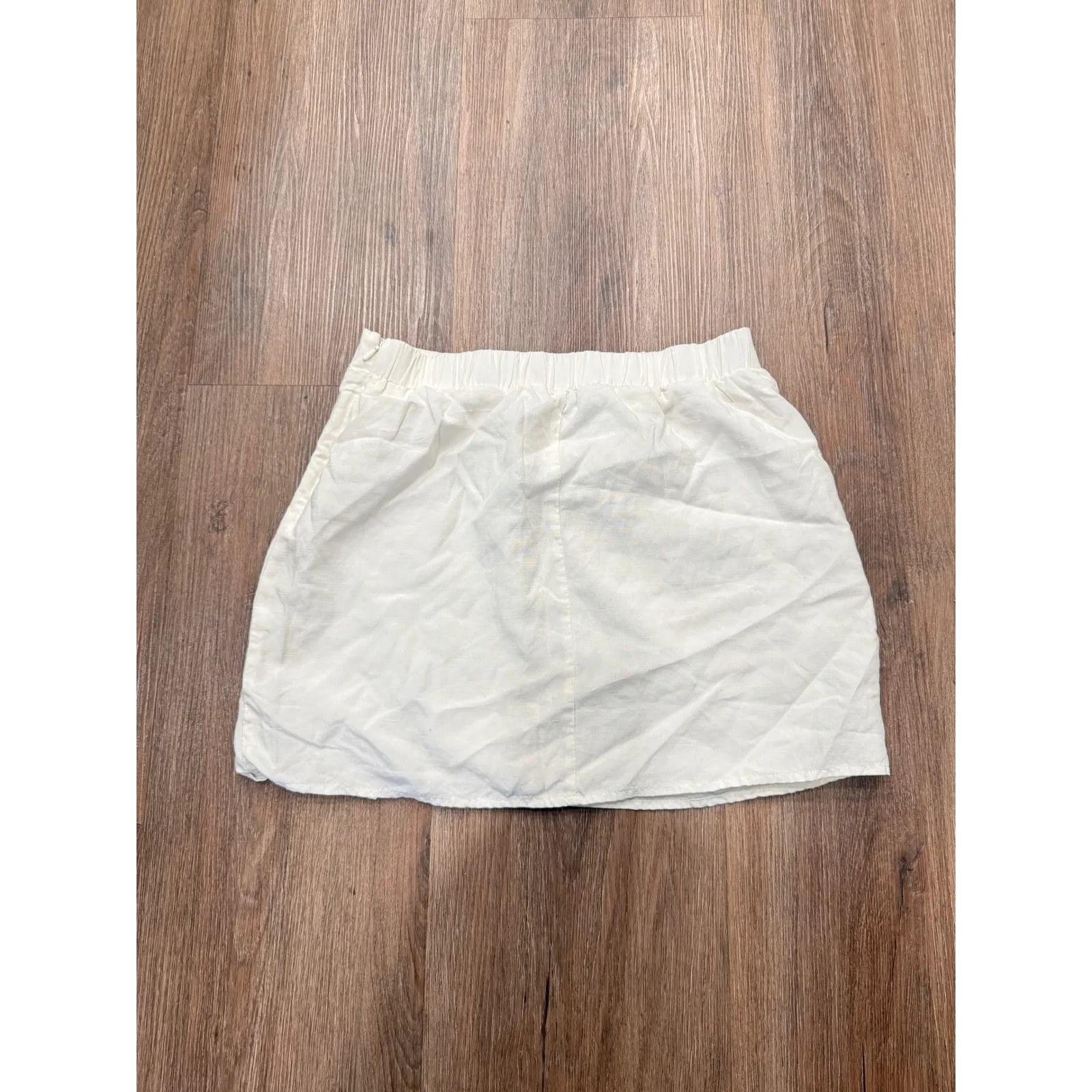 Forever 21 White Linen Blend Mini Skirt with Slit Size Medium - Image 3