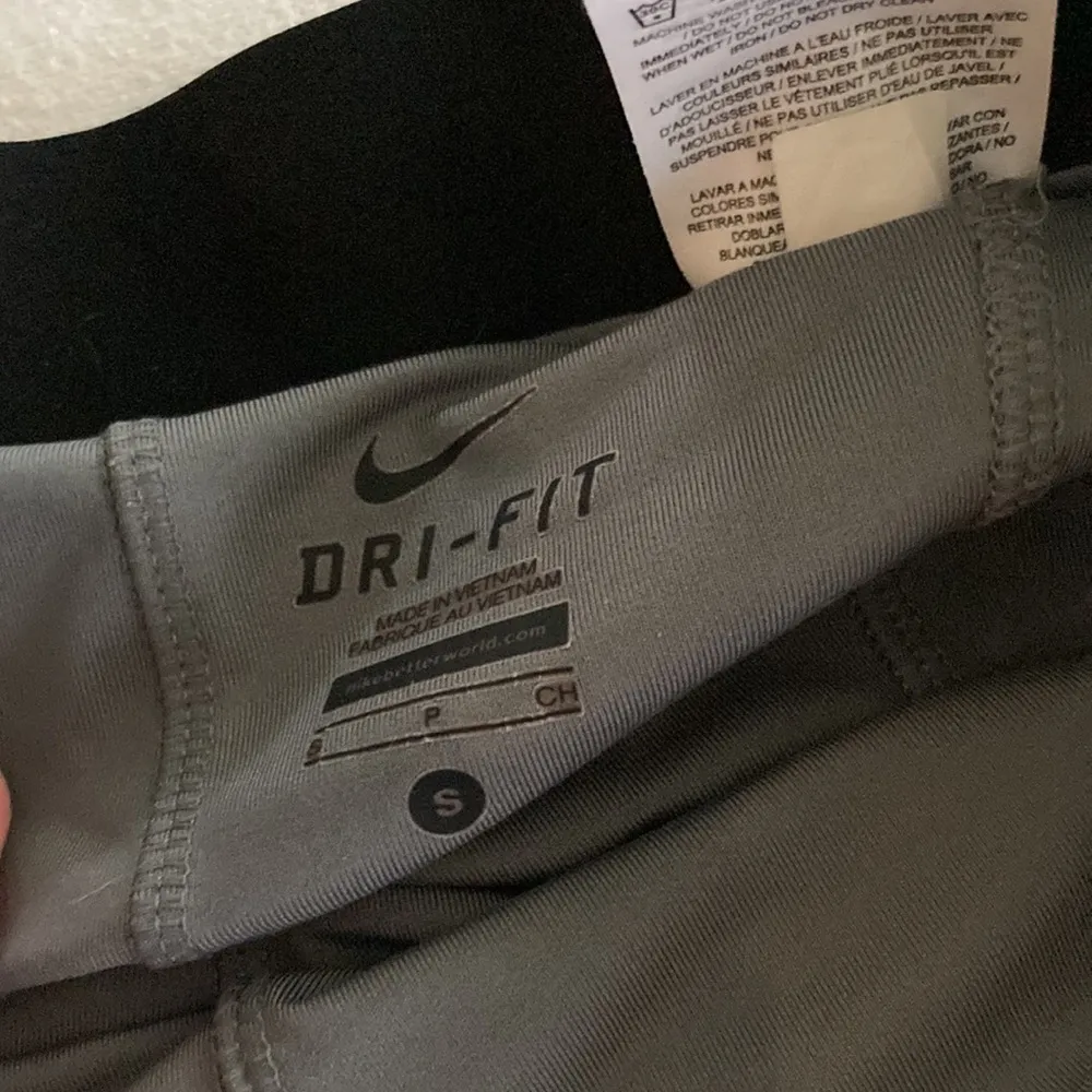 Nike Pro Two-in-One Shorts Athletic Running Bottoms Spandex Small Black VEUC - Image 3