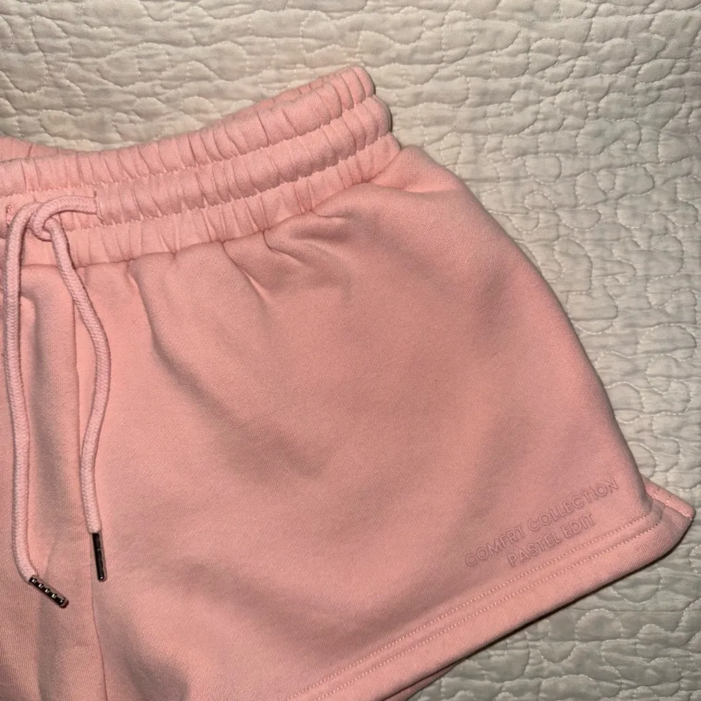 NWOT Comfrt Sweatshorts Size Small Light Pink “Pastel Edit” - Image 2