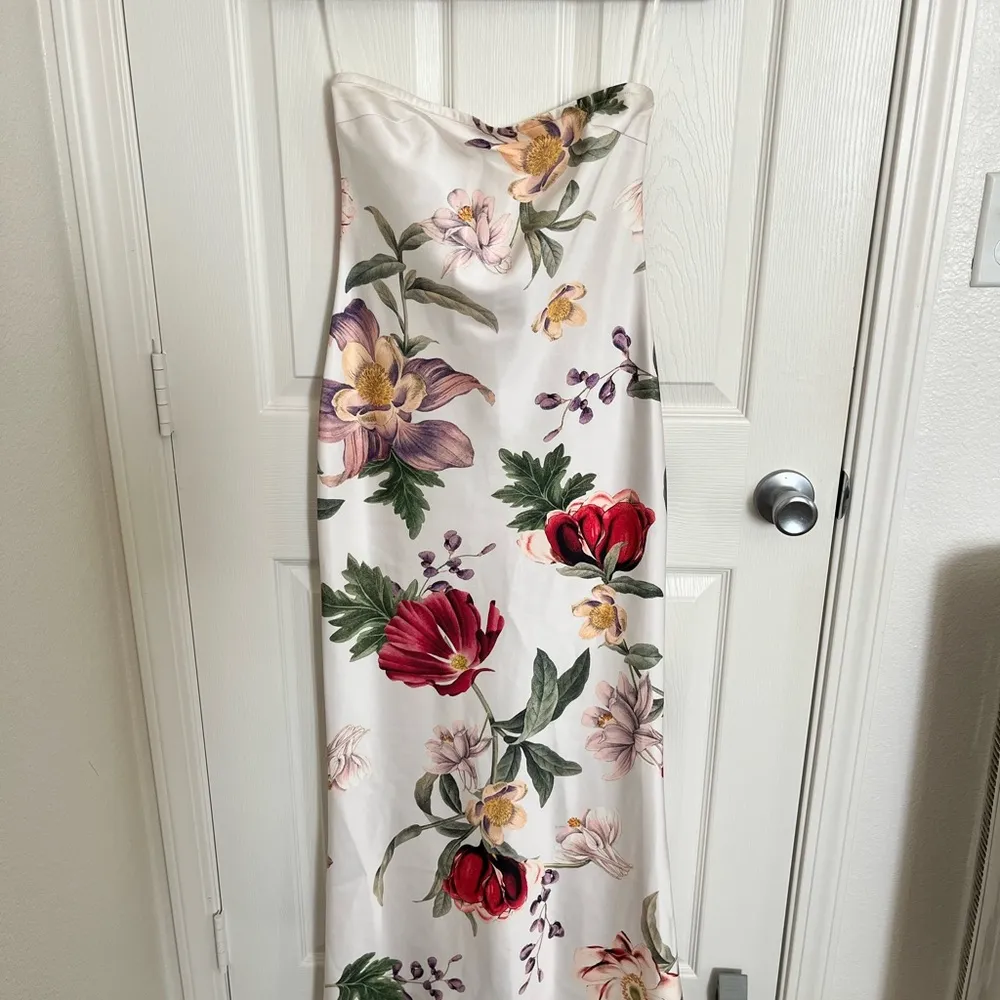 Meshki Like New  Dress - Image 2