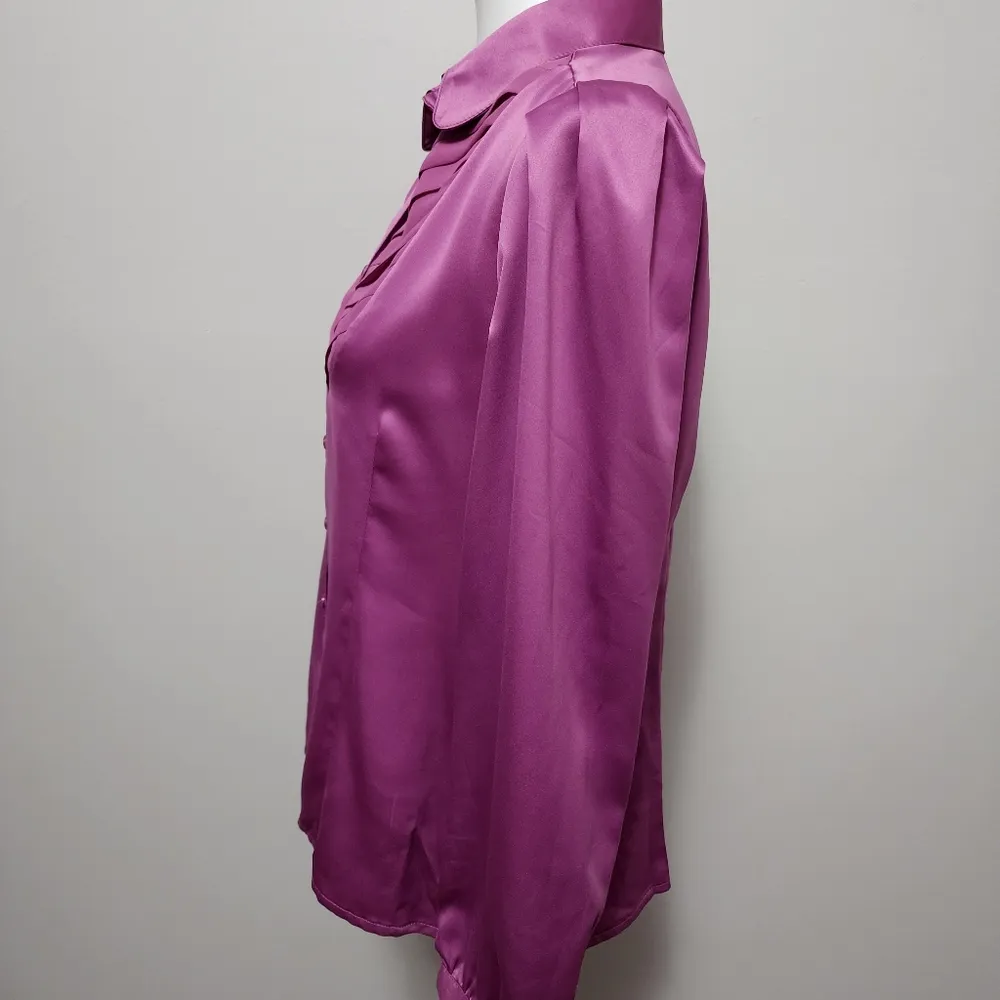 Worthington violet satin chiffon pleated bib button down size lp - Image 4
