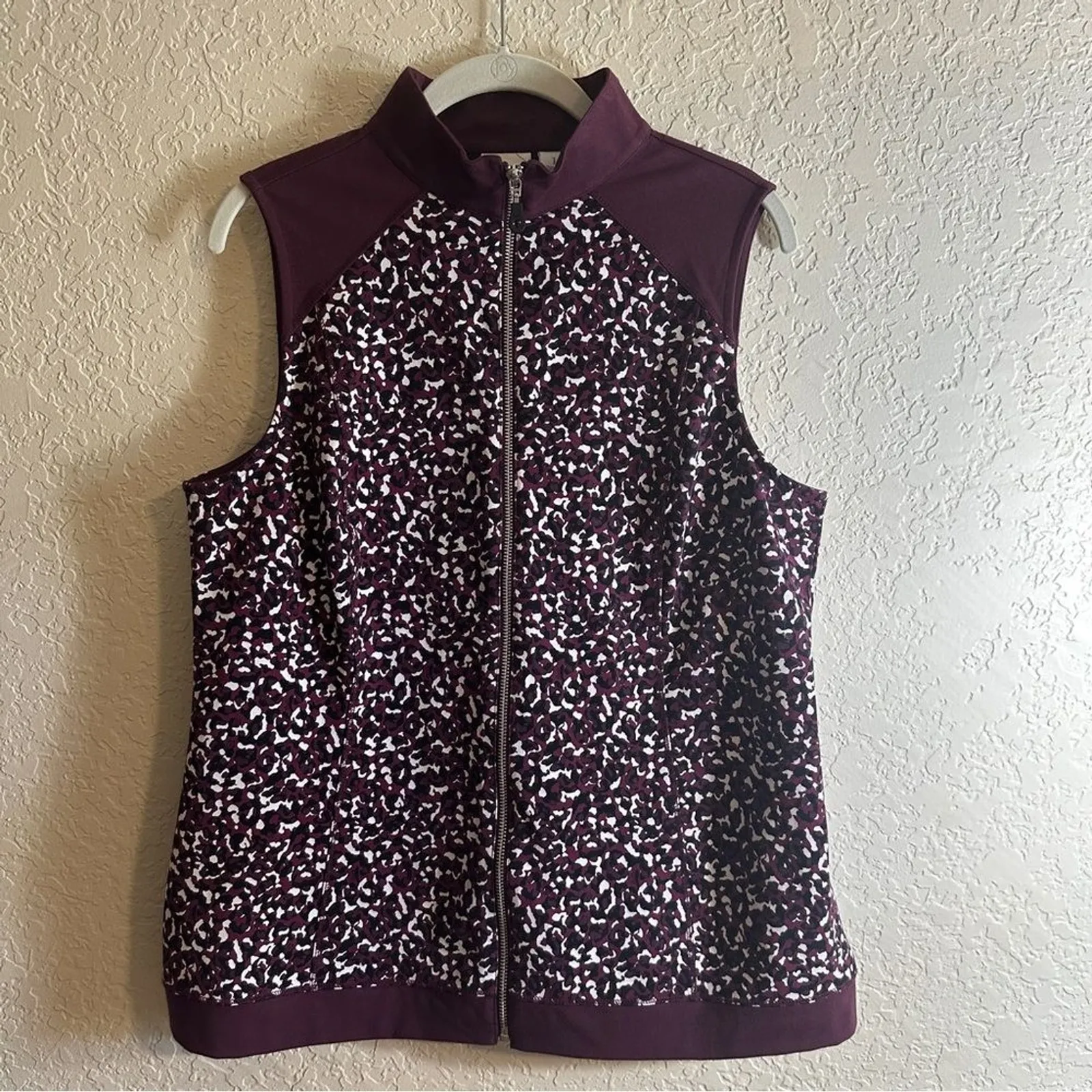 Weekends by Chico's Women's Burgundy Floral Print Zip Up Vest‎ Size 1 Purple Size M - Image 2