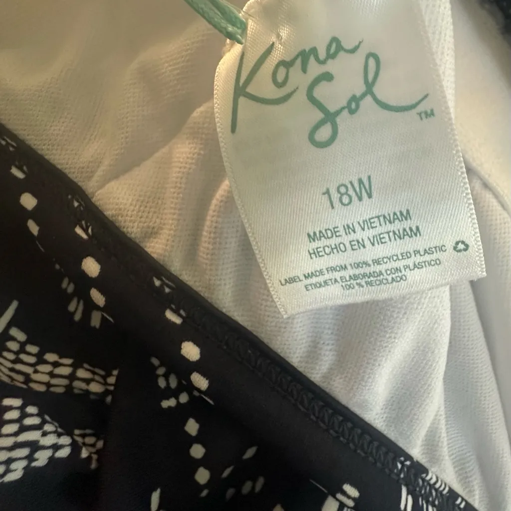 Kona Sol Navy/White Print Swim Tankini Top - Plus - Size 18W NWT - Image 6