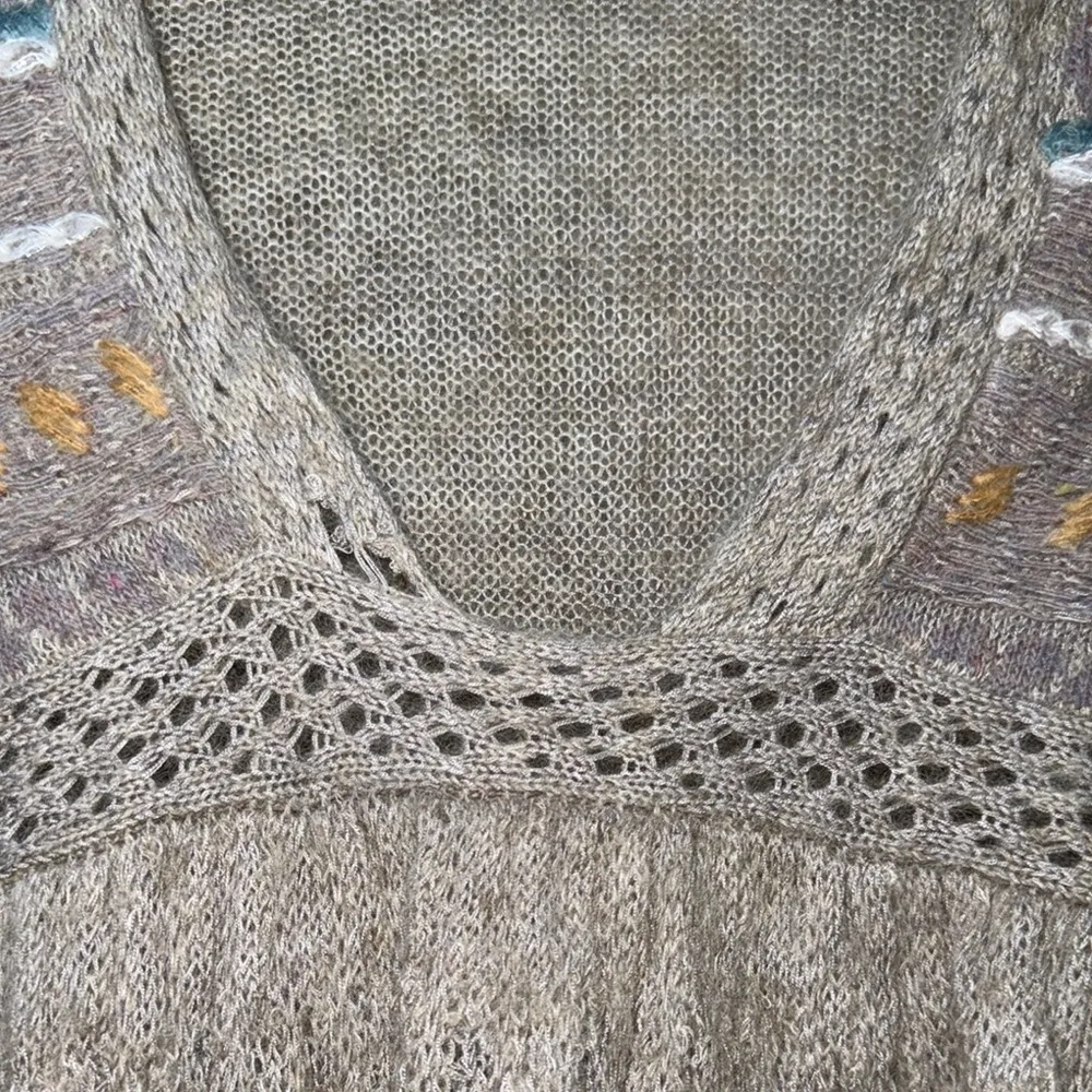 Free People Gray V-Neck Sweater with Relaxed Fit and Geometric Design USE SMALL - Image 12