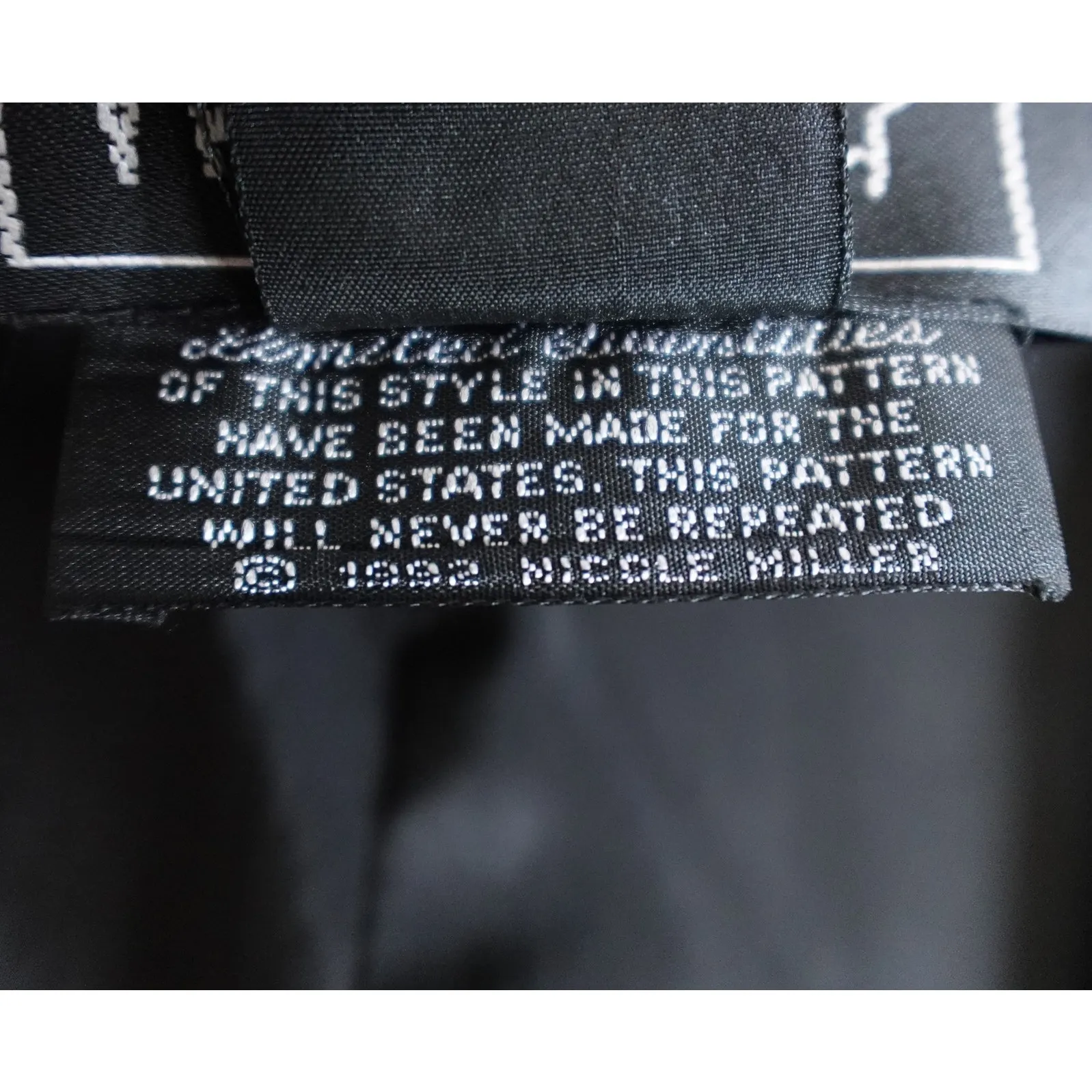 Vintage 90s Nicole Miller Silk Movie Production Actor Actress TV Film Theme Vest - Image 4