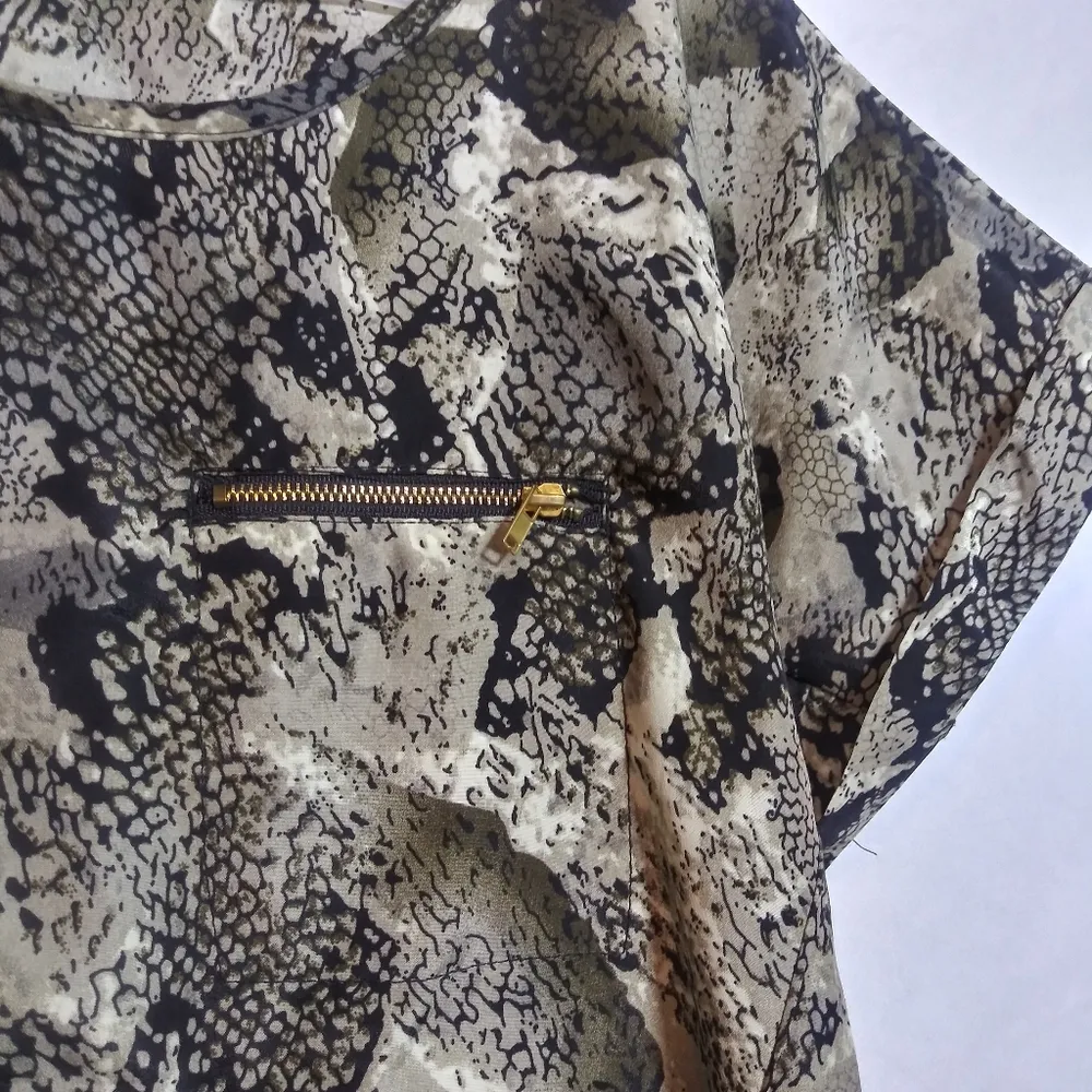 Chances R Neutral Snakeskin Print Cuffed Short Sleeve Top MobWife Size L Black Size L - Image 4