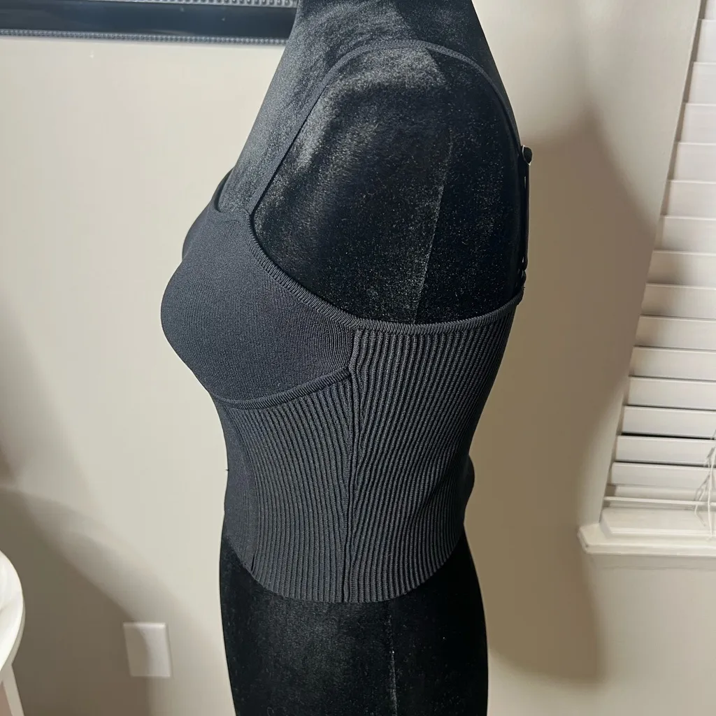 Babaton ribbed cami tank medium black Aritzia‎ - Image 4