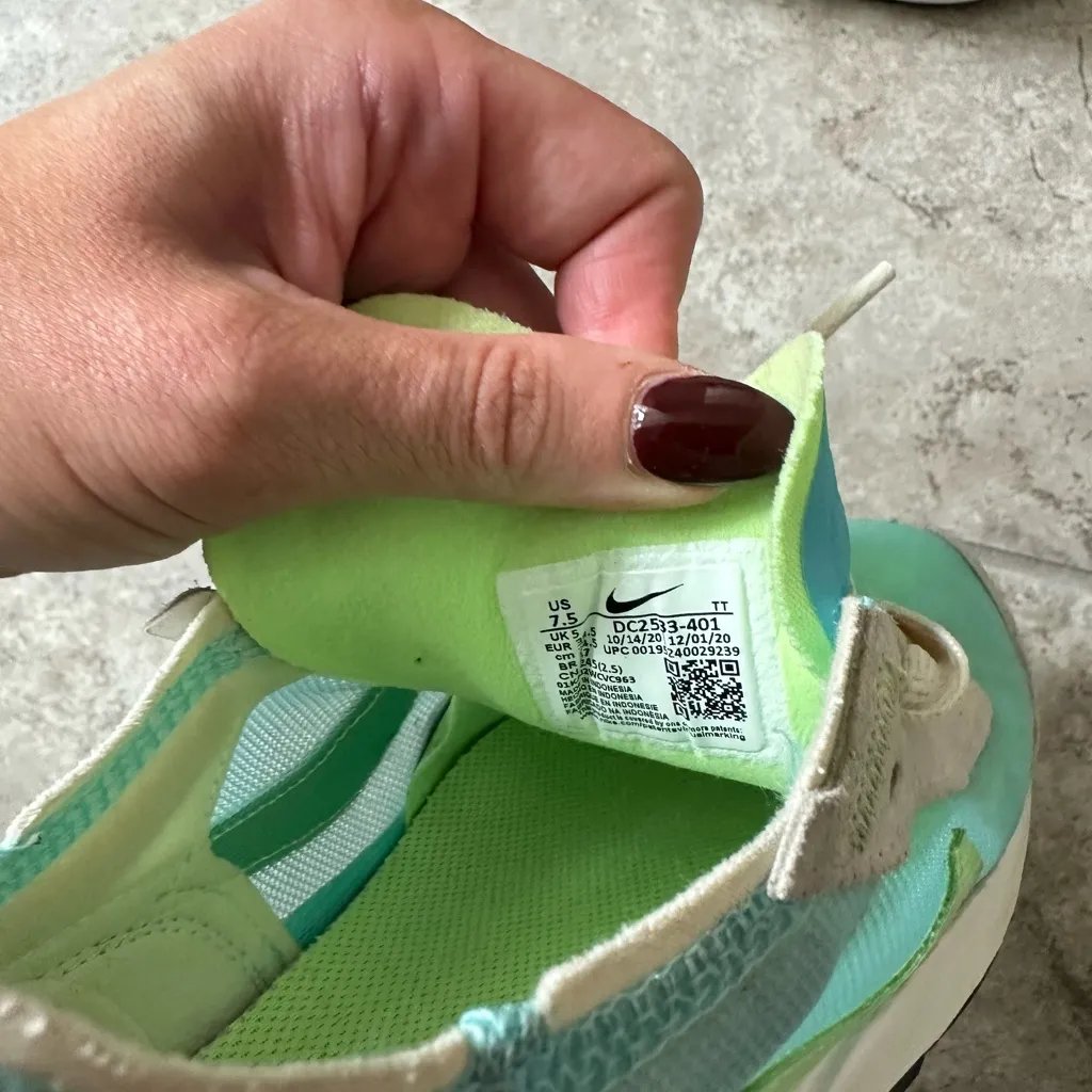 Nike women’s waffle one bleached aqua lime glow - Image 6