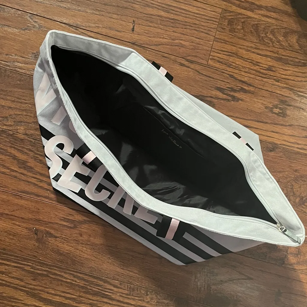 Victoria's Secret 2018 Limited Edition Striped Tote Weekender Beach Bag! NWOT - Image 13
