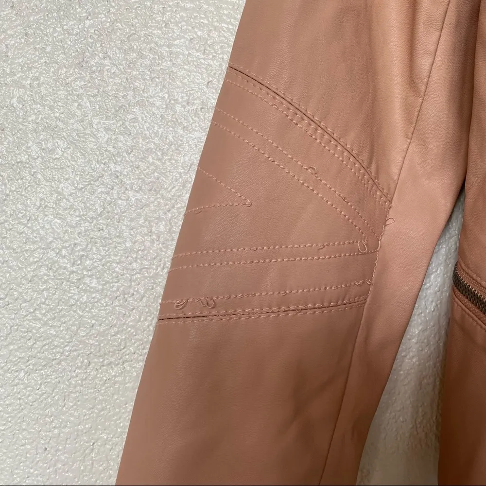 Caren Forbes Rosy Tan Vegan Leather Moto Jacket Size Large - Image 7