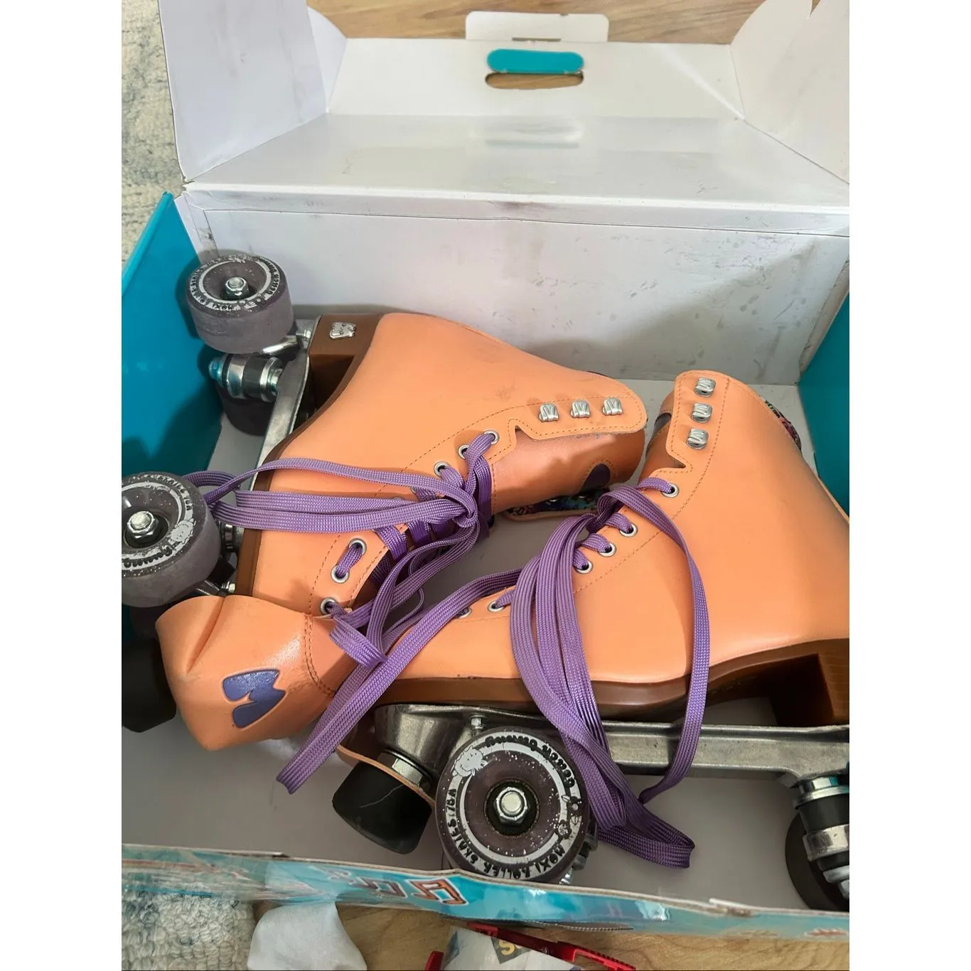 Moxi Beach Bunny Roller Skates size 7 Orange - Image 4