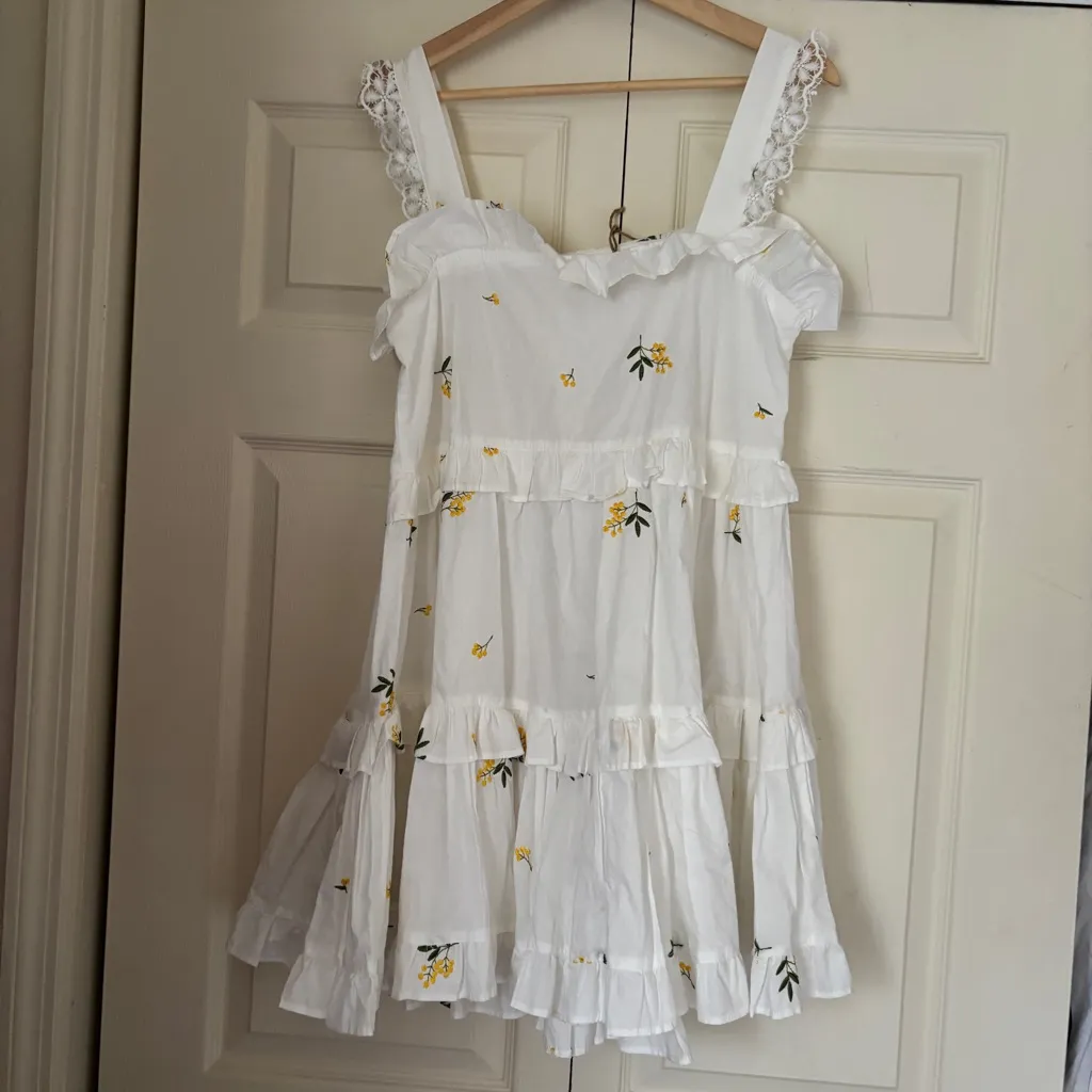 Anthropologie gpd tiered white cotton ruffled floral embroidered dress size M - Image 7