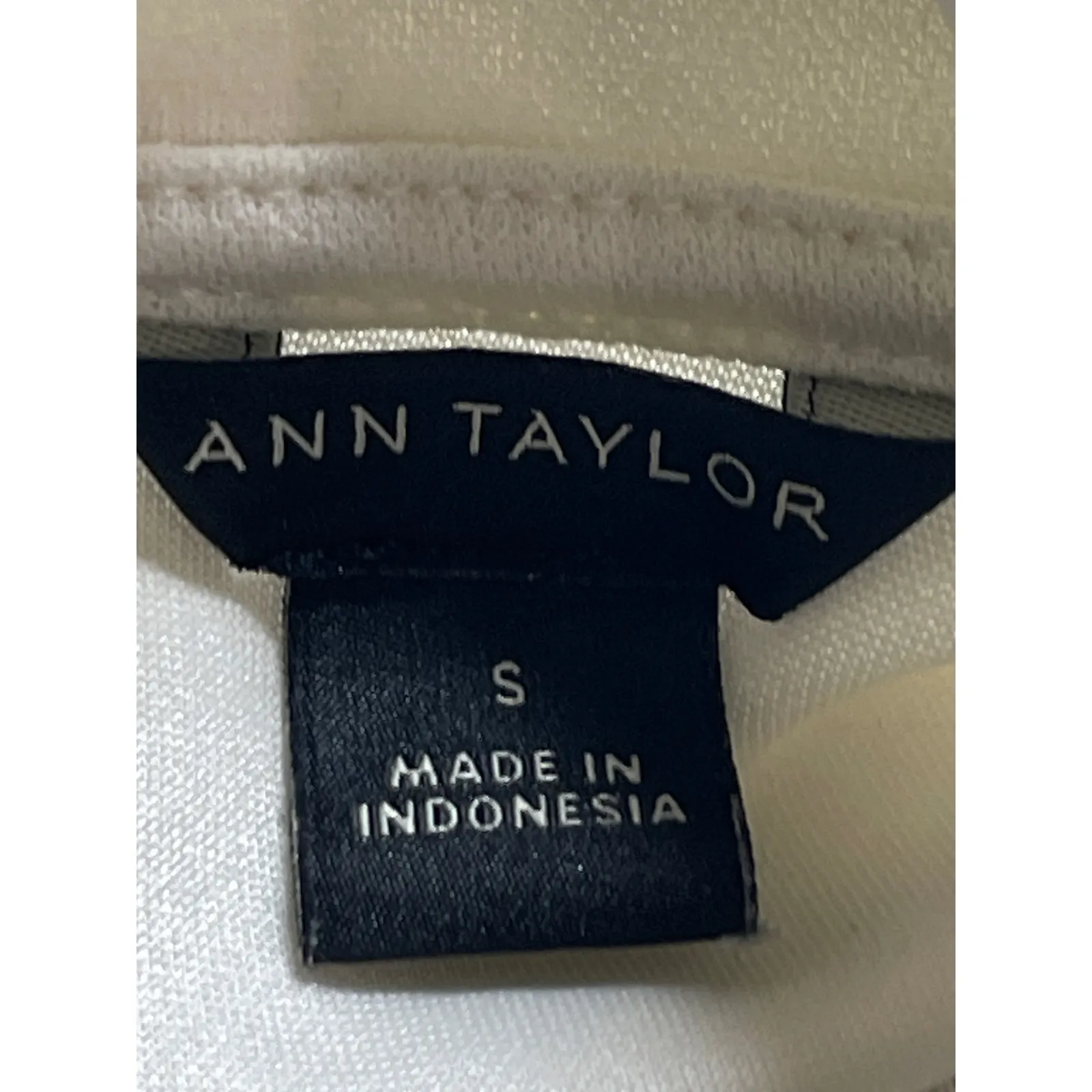 Ann Taylor Women's White Mock Neck Short Cap Sleeve Ruched Blouse Top Size S - Image 3