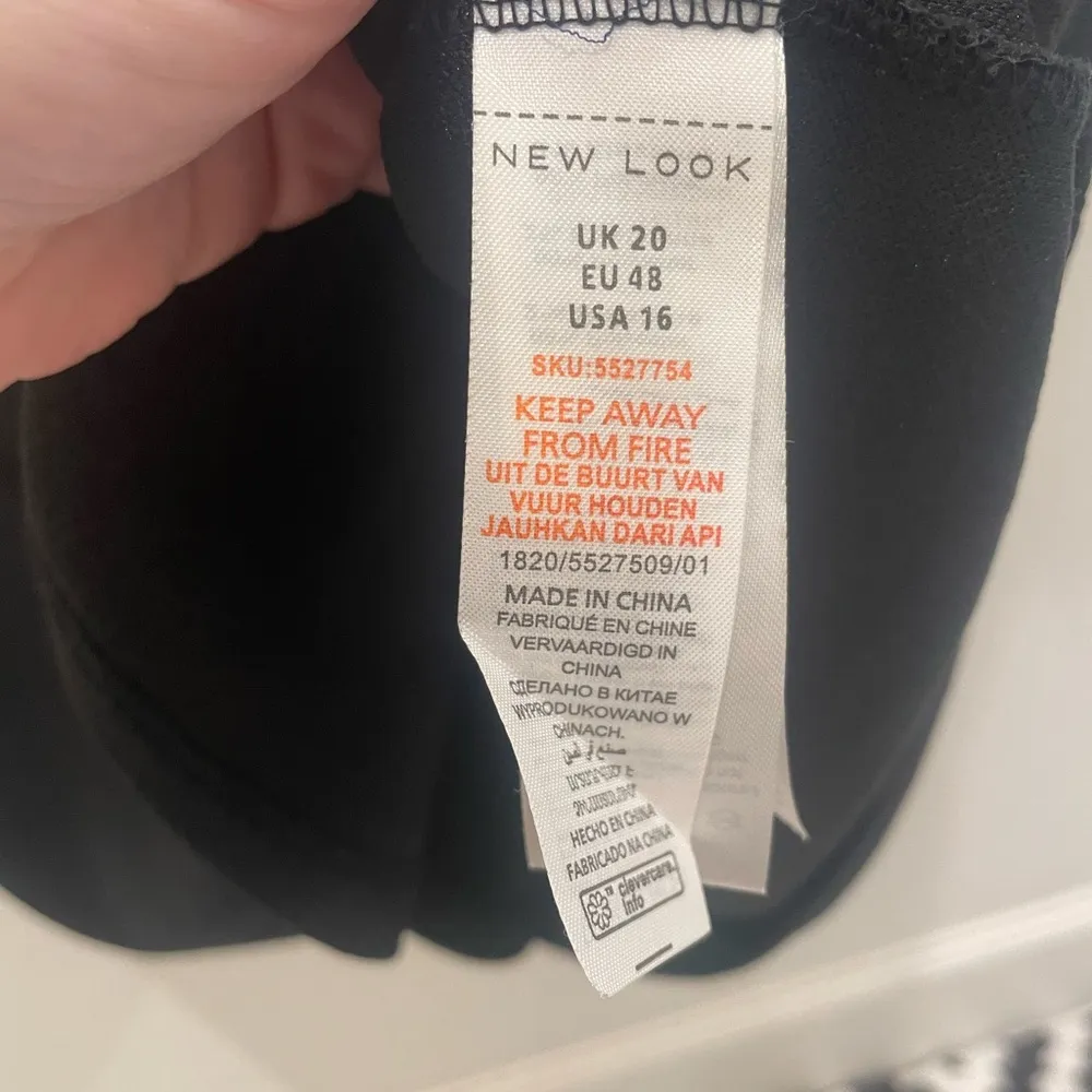 ASOS New Look Curve puff floral detail black dress size 16 - Image 5