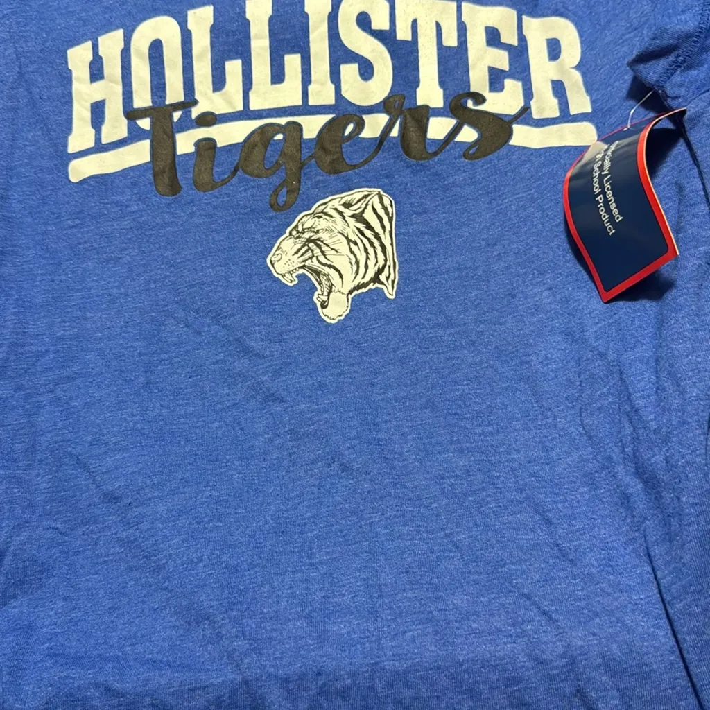 NWT BOX OF WOMENS Graphic T-Shirt. 6 NWT T SHIRTS! Size Med. GET ALL 6!! - Image 7