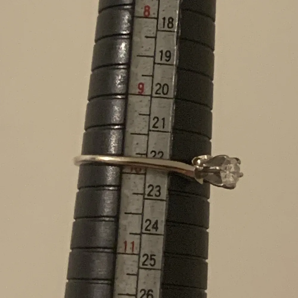 14k White Gold Diamond Soliatire Ring - Image 8