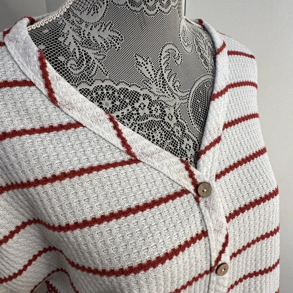 Paper Crane White and Red Striped Tie Front Waffle Knit Long Sleeve Top. Medium - Image 9